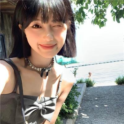 橘衫男子的画像